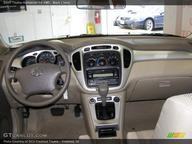 Black / Ivory 2005 Toyota Highlander V6 4WD