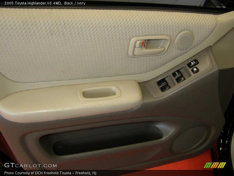 Black / Ivory 2005 Toyota Highlander V6 4WD