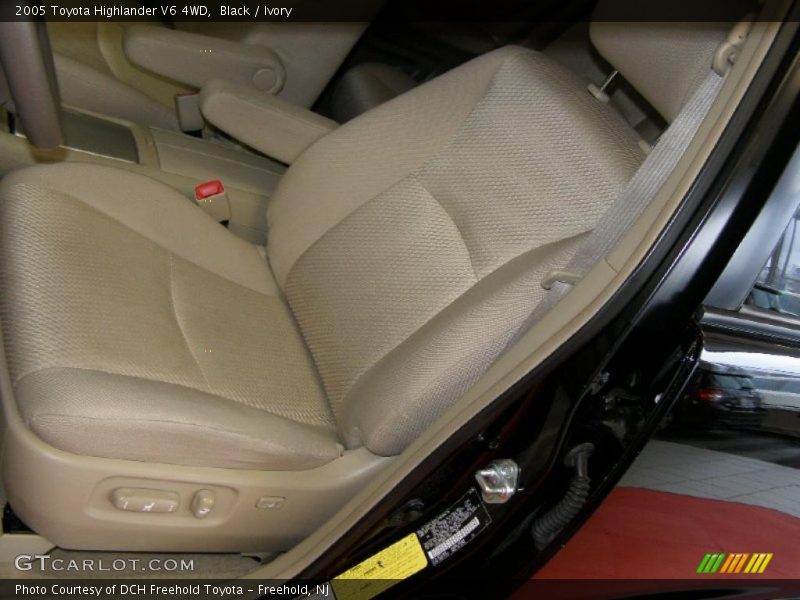 Black / Ivory 2005 Toyota Highlander V6 4WD