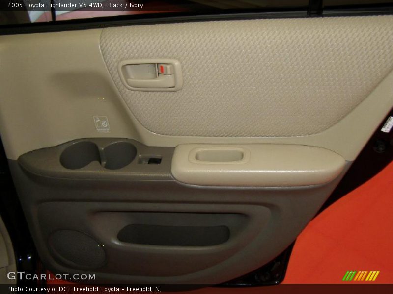Black / Ivory 2005 Toyota Highlander V6 4WD