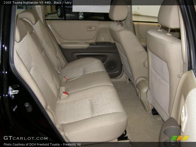Black / Ivory 2005 Toyota Highlander V6 4WD