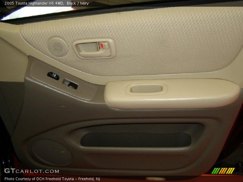 Black / Ivory 2005 Toyota Highlander V6 4WD