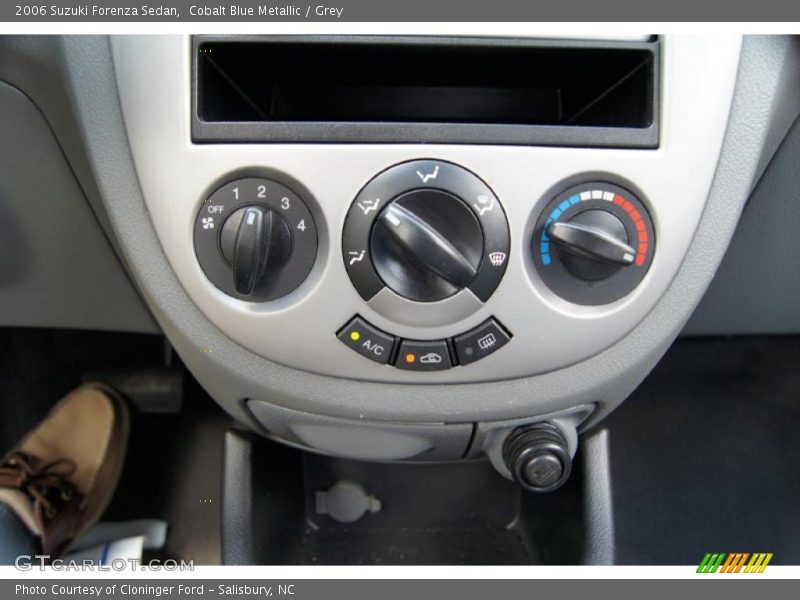 Cobalt Blue Metallic / Grey 2006 Suzuki Forenza Sedan