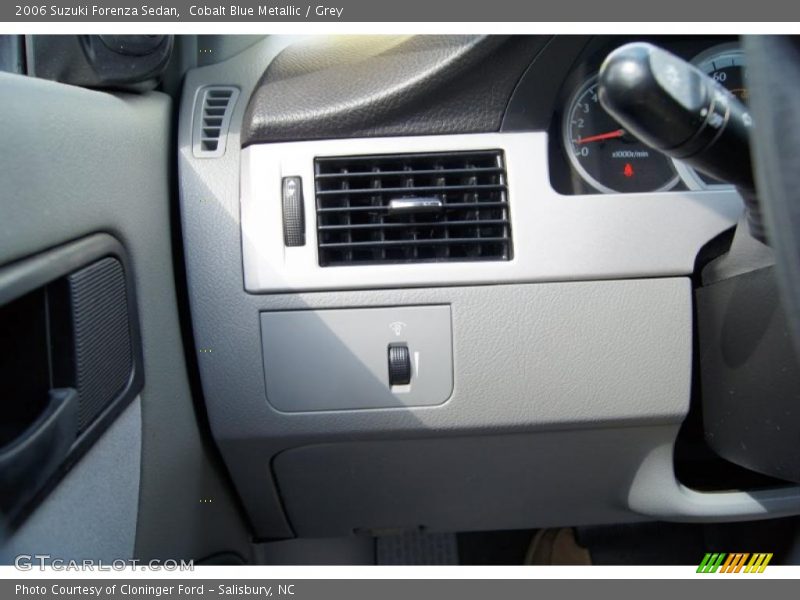 Cobalt Blue Metallic / Grey 2006 Suzuki Forenza Sedan