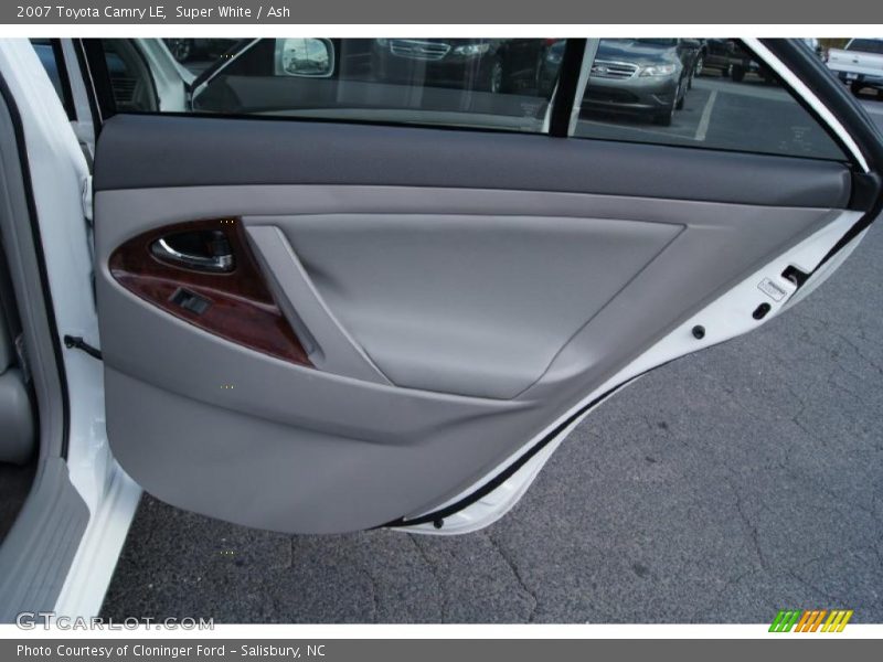Super White / Ash 2007 Toyota Camry LE