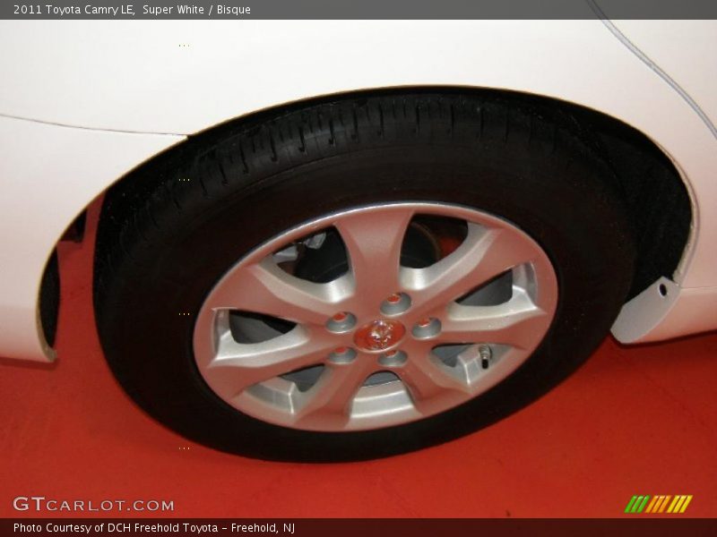 Super White / Bisque 2011 Toyota Camry LE