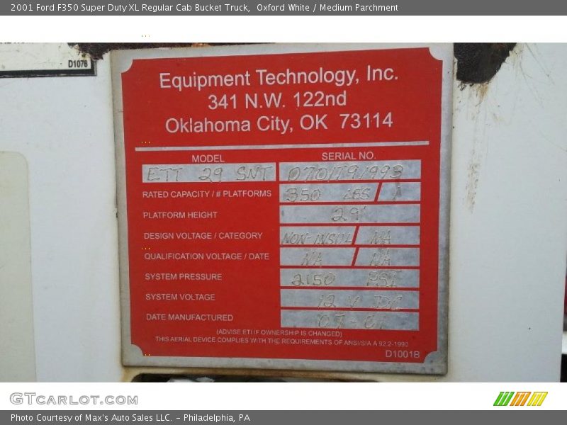 Oxford White / Medium Parchment 2001 Ford F350 Super Duty XL Regular Cab Bucket Truck