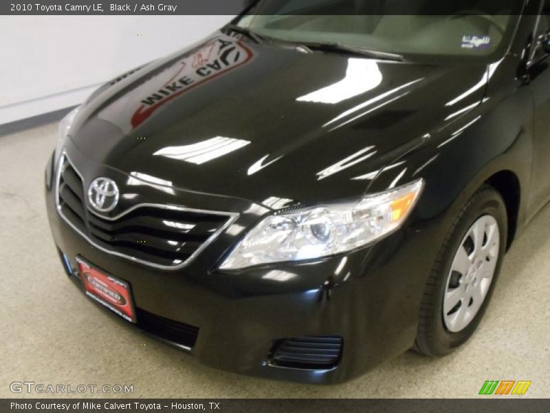 Black / Ash Gray 2010 Toyota Camry LE