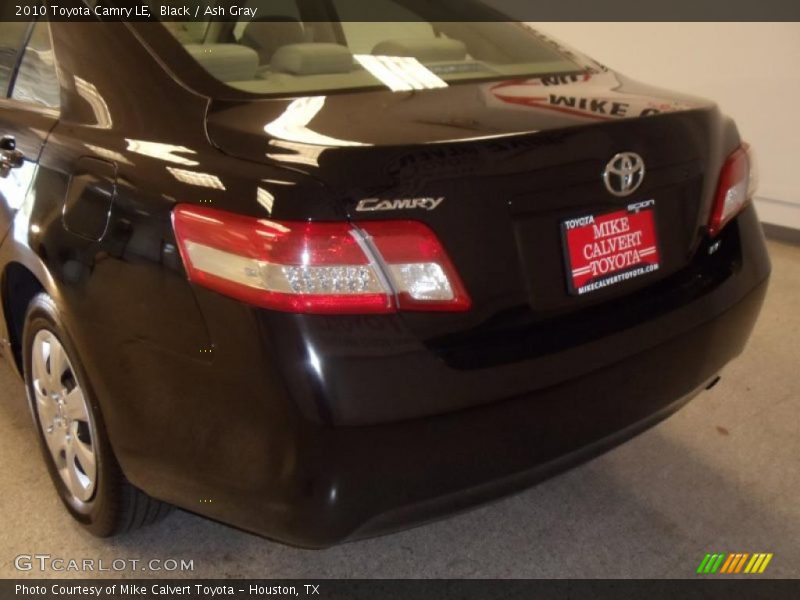 Black / Ash Gray 2010 Toyota Camry LE