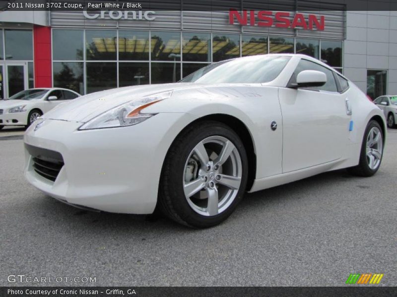 Pearl White / Black 2011 Nissan 370Z Coupe