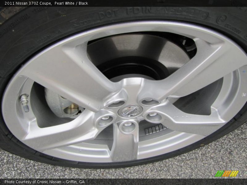 Pearl White / Black 2011 Nissan 370Z Coupe