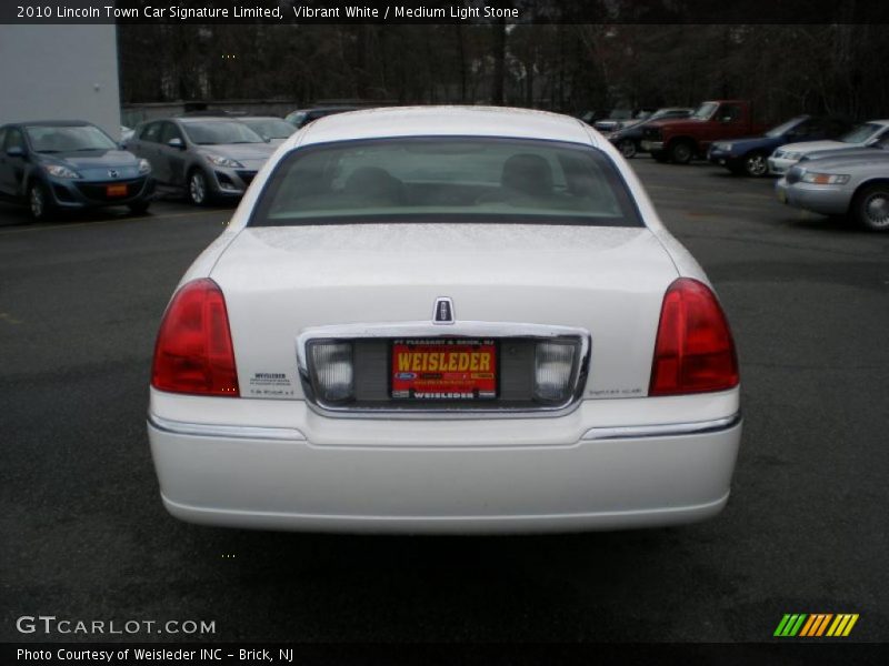 Vibrant White / Medium Light Stone 2010 Lincoln Town Car Signature Limited