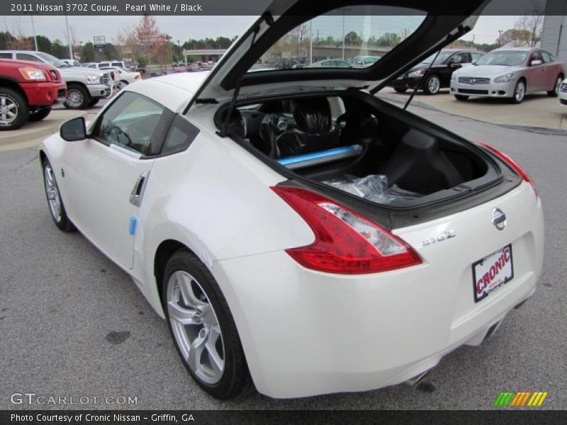 Pearl White / Black 2011 Nissan 370Z Coupe