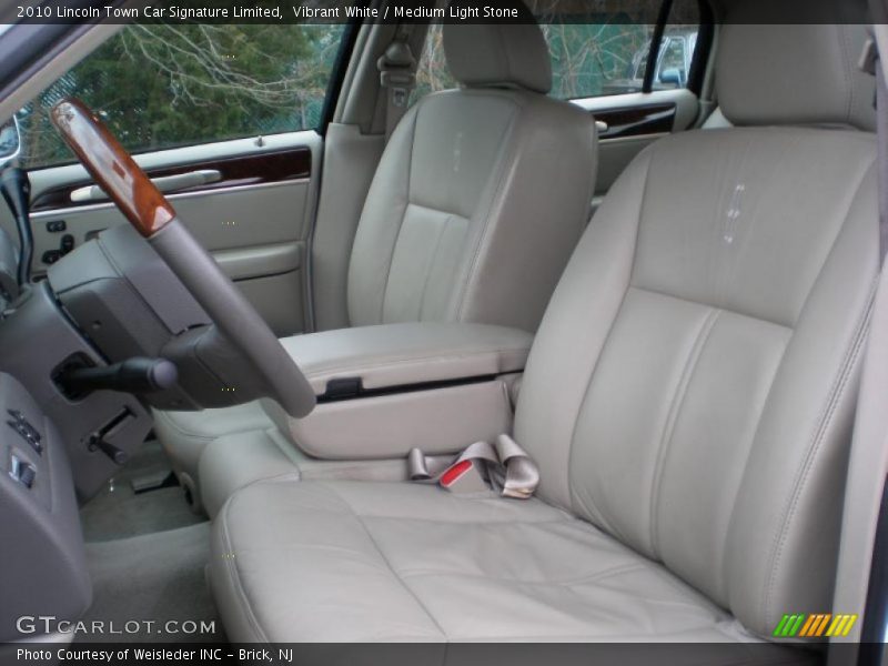 Vibrant White / Medium Light Stone 2010 Lincoln Town Car Signature Limited