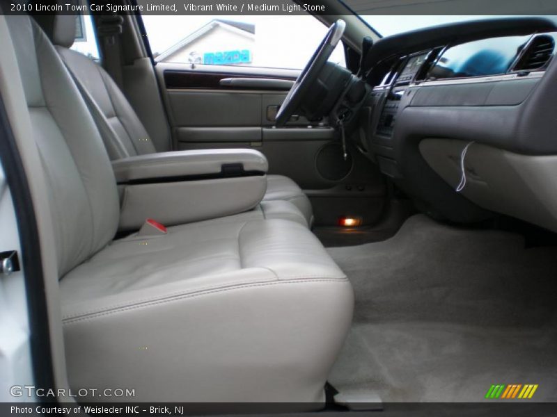 Vibrant White / Medium Light Stone 2010 Lincoln Town Car Signature Limited