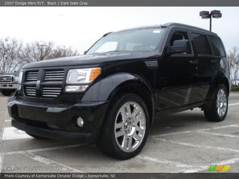 Front 3/4 View of 2007 Nitro R/T