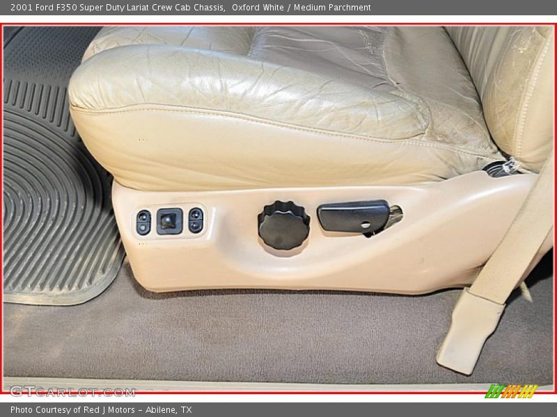 Oxford White / Medium Parchment 2001 Ford F350 Super Duty Lariat Crew Cab Chassis