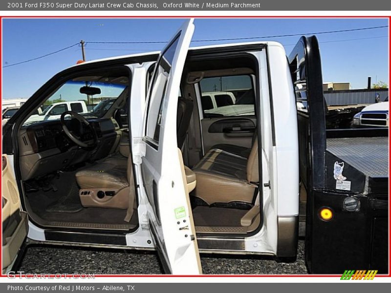 Oxford White / Medium Parchment 2001 Ford F350 Super Duty Lariat Crew Cab Chassis