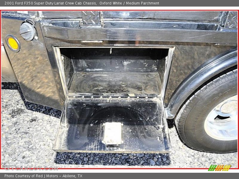 Oxford White / Medium Parchment 2001 Ford F350 Super Duty Lariat Crew Cab Chassis