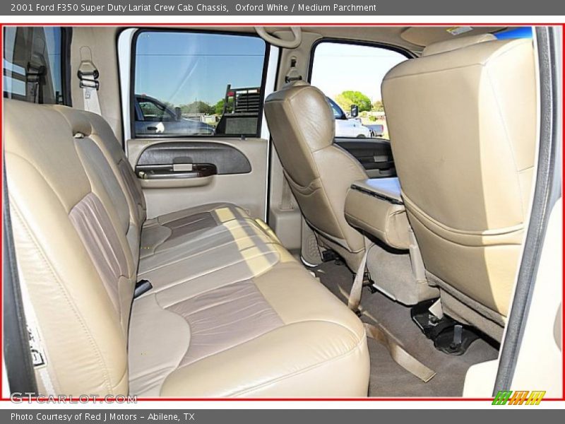 Oxford White / Medium Parchment 2001 Ford F350 Super Duty Lariat Crew Cab Chassis