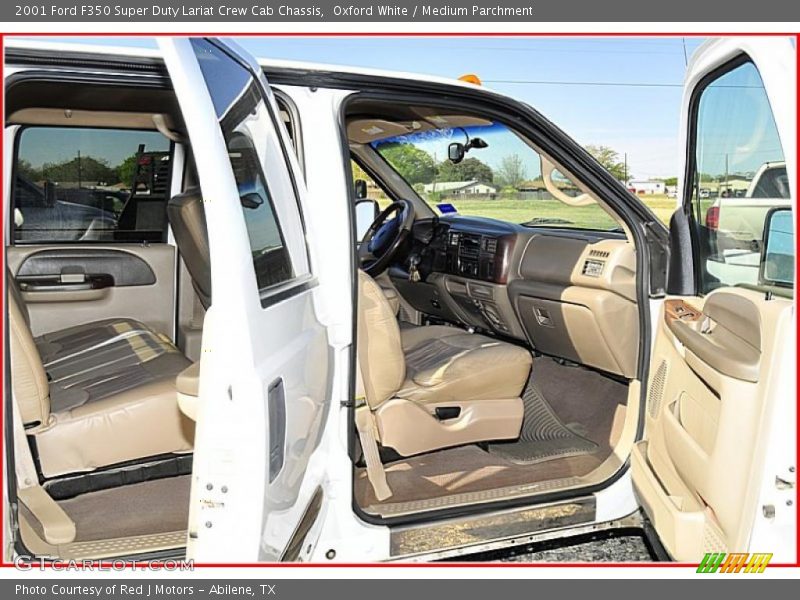 Oxford White / Medium Parchment 2001 Ford F350 Super Duty Lariat Crew Cab Chassis