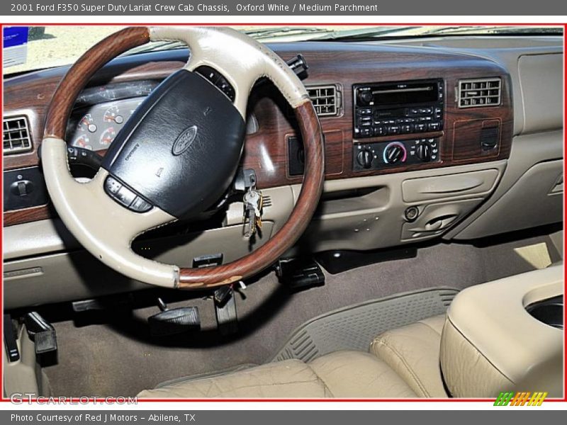 Oxford White / Medium Parchment 2001 Ford F350 Super Duty Lariat Crew Cab Chassis