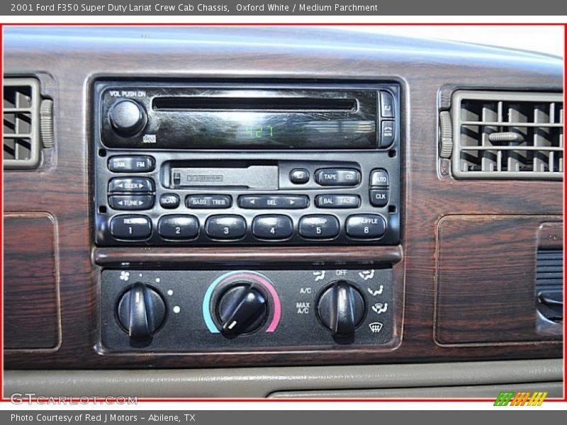 Oxford White / Medium Parchment 2001 Ford F350 Super Duty Lariat Crew Cab Chassis