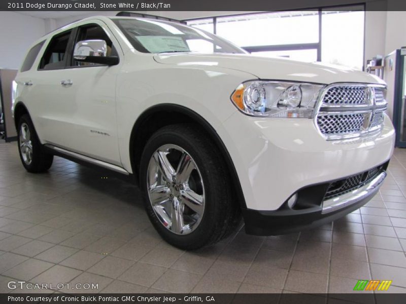 Front 3/4 View of 2011 Durango Citadel