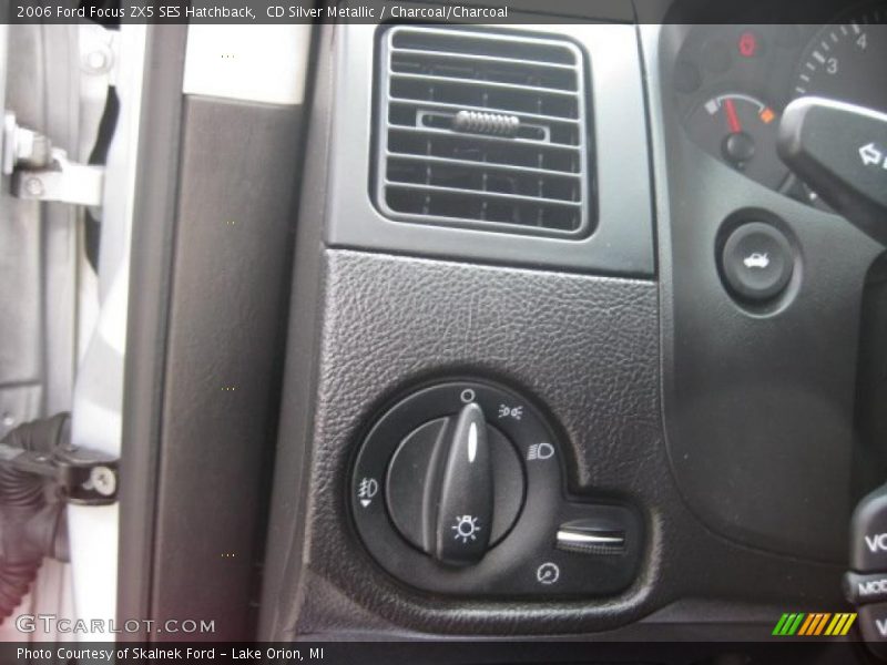 CD Silver Metallic / Charcoal/Charcoal 2006 Ford Focus ZX5 SES Hatchback