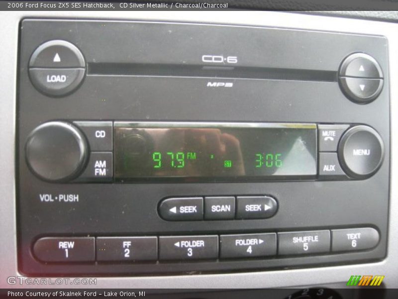 Controls of 2006 Focus ZX5 SES Hatchback