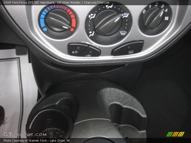 Controls of 2006 Focus ZX5 SES Hatchback