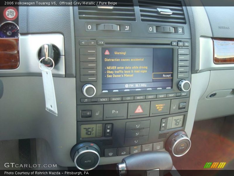 Offroad Grey Metallic / Pure Beige 2006 Volkswagen Touareg V6