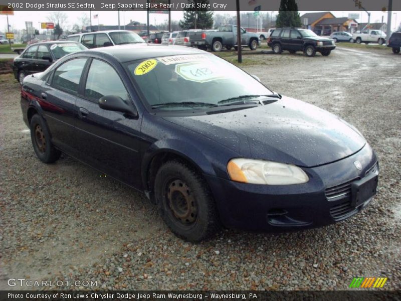 Deep Sapphire Blue Pearl / Dark Slate Gray 2002 Dodge Stratus SE Sedan