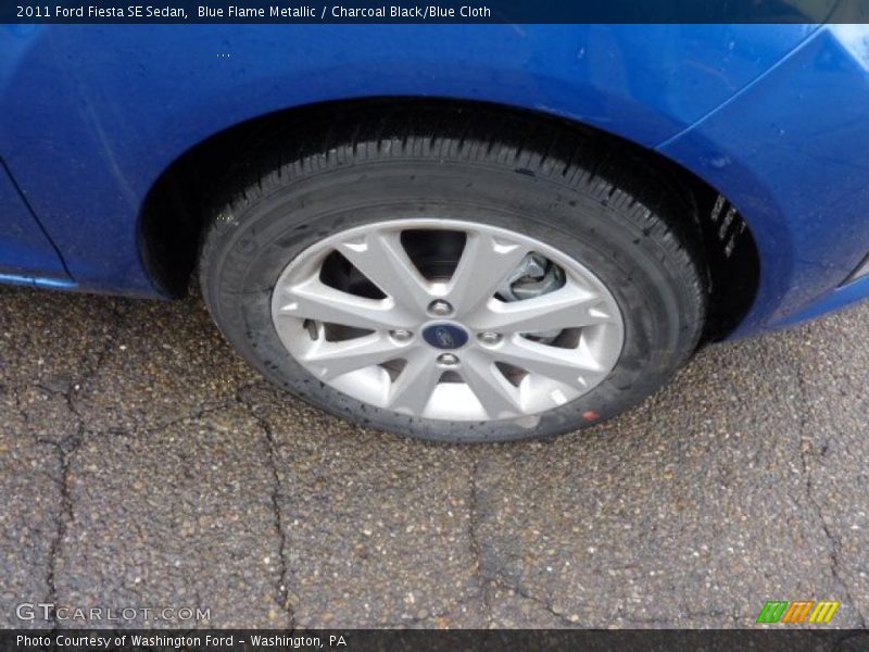 Blue Flame Metallic / Charcoal Black/Blue Cloth 2011 Ford Fiesta SE Sedan