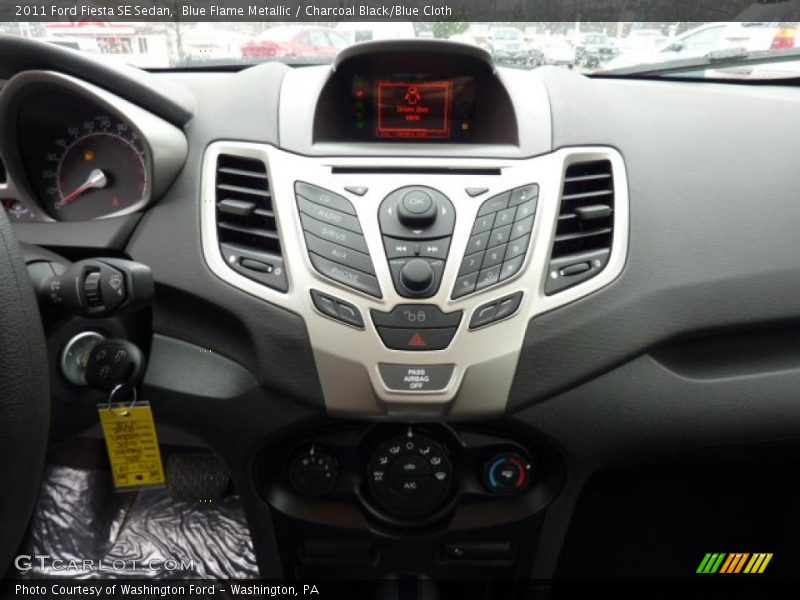 Blue Flame Metallic / Charcoal Black/Blue Cloth 2011 Ford Fiesta SE Sedan