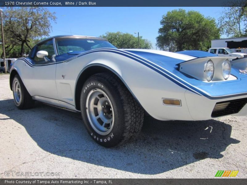 White / Dark Blue 1978 Chevrolet Corvette Coupe