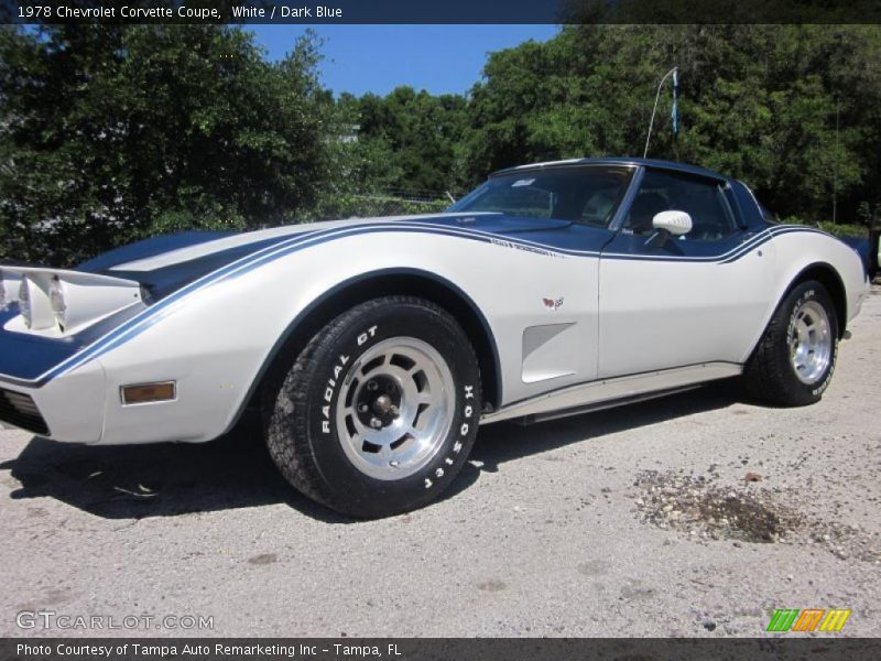White / Dark Blue 1978 Chevrolet Corvette Coupe
