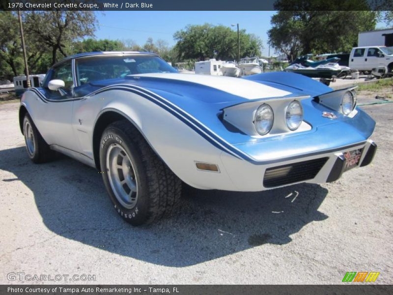 White / Dark Blue 1978 Chevrolet Corvette Coupe