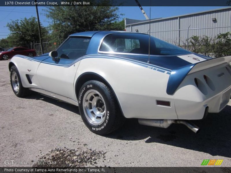 White / Dark Blue 1978 Chevrolet Corvette Coupe