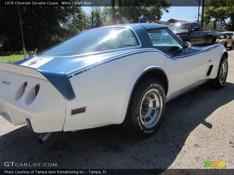 White / Dark Blue 1978 Chevrolet Corvette Coupe