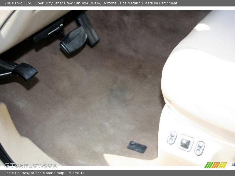 Arizona Beige Metallic / Medium Parchment 2004 Ford F350 Super Duty Lariat Crew Cab 4x4 Dually