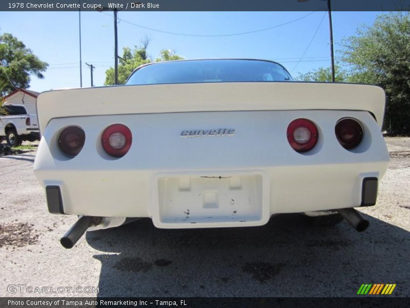 White / Dark Blue 1978 Chevrolet Corvette Coupe