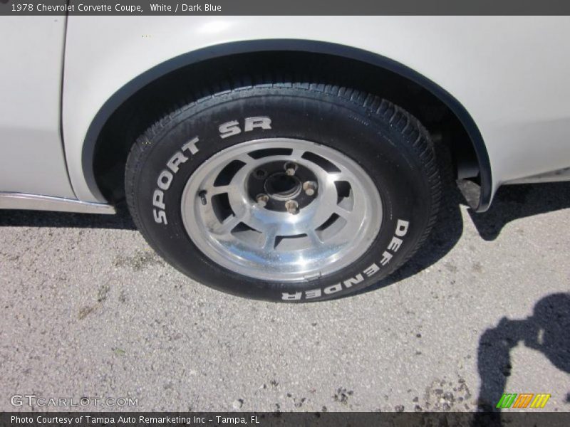 White / Dark Blue 1978 Chevrolet Corvette Coupe
