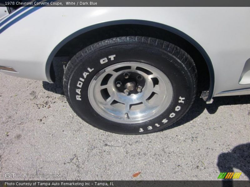 White / Dark Blue 1978 Chevrolet Corvette Coupe