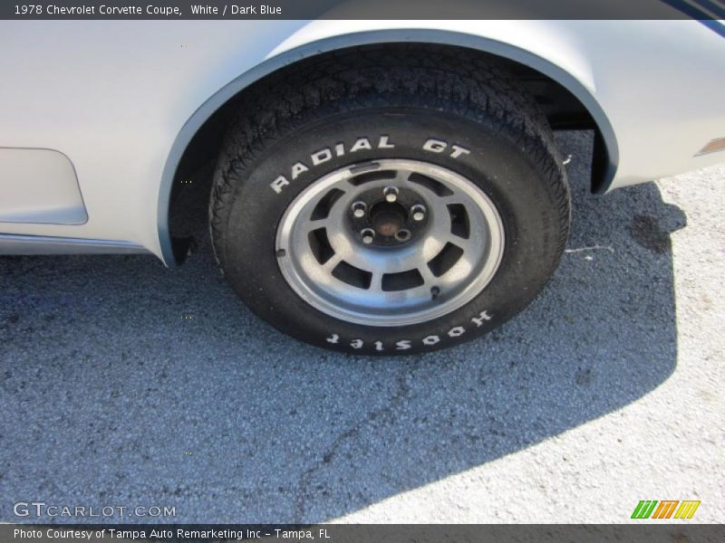 White / Dark Blue 1978 Chevrolet Corvette Coupe