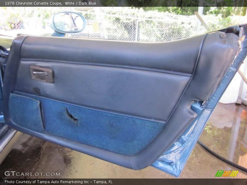 White / Dark Blue 1978 Chevrolet Corvette Coupe