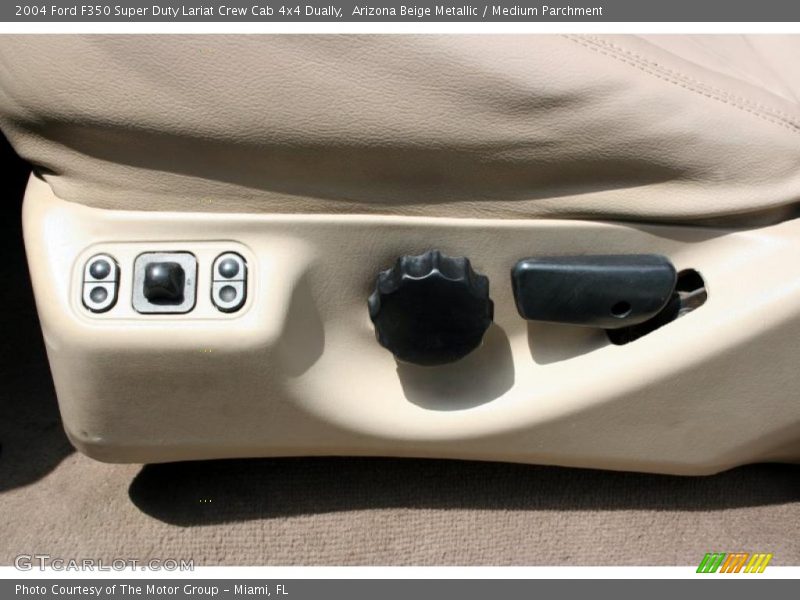 Arizona Beige Metallic / Medium Parchment 2004 Ford F350 Super Duty Lariat Crew Cab 4x4 Dually