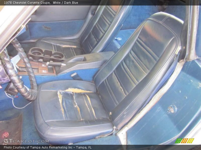 White / Dark Blue 1978 Chevrolet Corvette Coupe