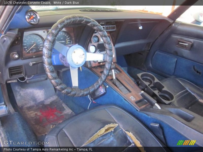 White / Dark Blue 1978 Chevrolet Corvette Coupe