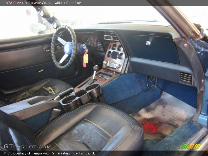 White / Dark Blue 1978 Chevrolet Corvette Coupe